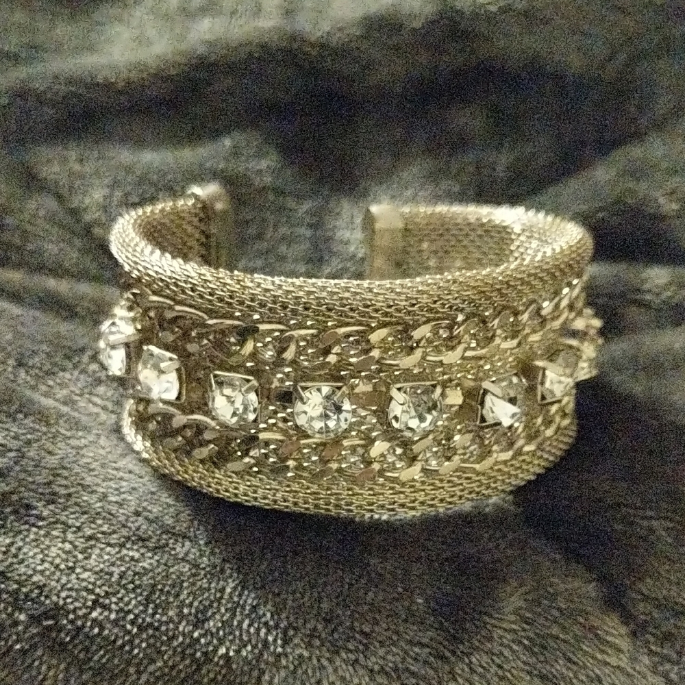 Elegant Silver Mesh Bracelet with Crystal Accents